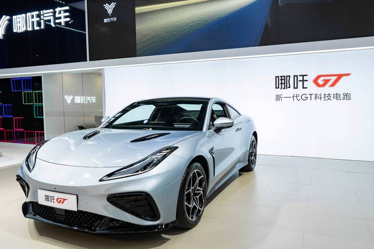 惠州20哪吒汽车在智能汽车领域的表现，领途汽车在新能源汽车市场中的影响力